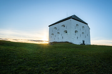 Obraz premium Kristiansten fortress in Trondheim Norway on a grassy hill at summertime.