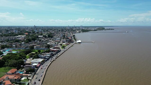 Rio Amazonas Macap&aacute; Amap&aacute; Natureza Floresta Tropical Navega&ccedil;&atilde;o &Aacute;gua Pura Paisagem Exuberante Biodiversidade Riqueza Natural Flora Fauna Barcos Ribeirinhos Pescadores Comunidades Tradicionais Barco