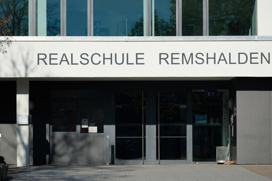 Eingang der Reaslschule Remshalden Baden-W&uuml;rttemberg Deutschland am 13.11.2022