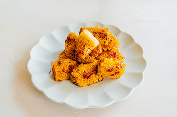 バターのせ焼きトウモロコシ