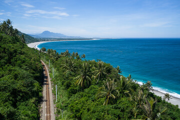 台湾の南廻線の太麻里の絶景　海沿いの線路