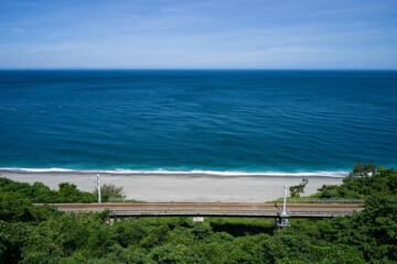 台湾の南廻線の太麻里の絶景　海沿いの線路