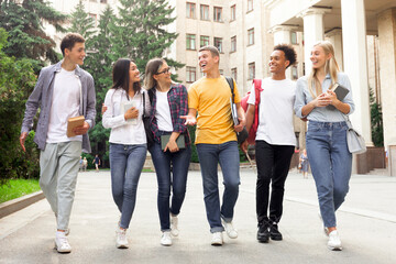 Obraz premium Free time of students, teens passed test and walking outside the university building