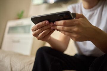 Grip gloves improve comfort and control for a better gaming experience on mobile devices