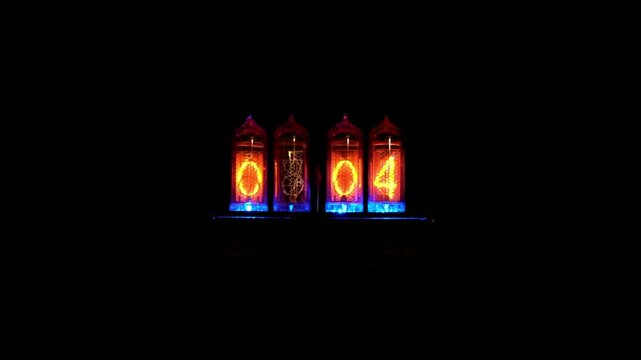 Nixie tube digital display reads 0:04 then cycles through all numerals and ends at 0:05.