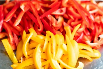 たっぷり野菜　パプリカ　赤と黄色　刻んだ野菜