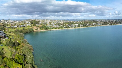 Fototapeta premium Ocean coastline and residential housing in Tindalls Beach, Whangaparāoa, Auckland, New Zealand.