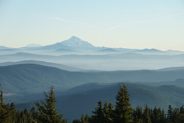 Obraz premium Foggy mountains in the morning