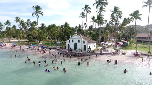 Praia dos Carneiros, cidade de Tamandar&eacute;, PE, Brasil. Linda praia do nordeste brasileiro (Carneiros Beach of Tamandare city, PE, Brazil. Beautiful northeast brazilian beach of Pernambuco coast) 