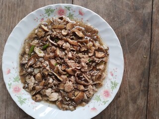 Stir-fried air mushrooms, meat, chili, dish, food