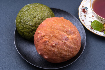 抹茶メロンパンとイチゴメロンパン