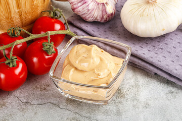 Yellow cream grill sauce for burger