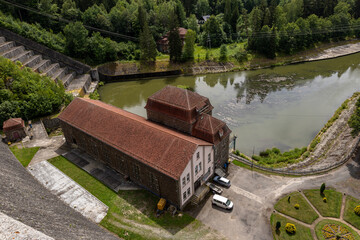Zapora Pilchowice (niem. Bobertalsperre Mauer, Talsperre Mauer, także Mauertalsperre) – najwyższa zapora kamienna i łukowa oraz druga co do wysokości (po Solinie)[1] i druga co do czasu powstania (po  © Jarekfoto
