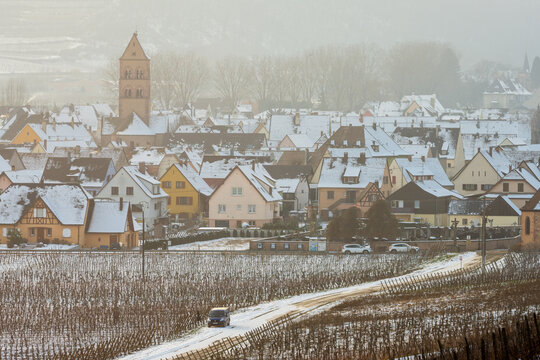 Kaysersberg vignoble, un village du vignoble alsacien sous la neige, Alsace, CeA, Grand Est, France