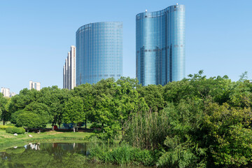 Obraz premium Lakeside modern office building in China