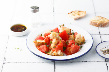 Traditional Italian salad with tomatoes and bread