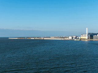 青い空と大阪湾の風景