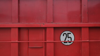 Number 25 graphic. Plate with the number 25 on a geometric metal structure. Contrast of shapes, lines and colors.