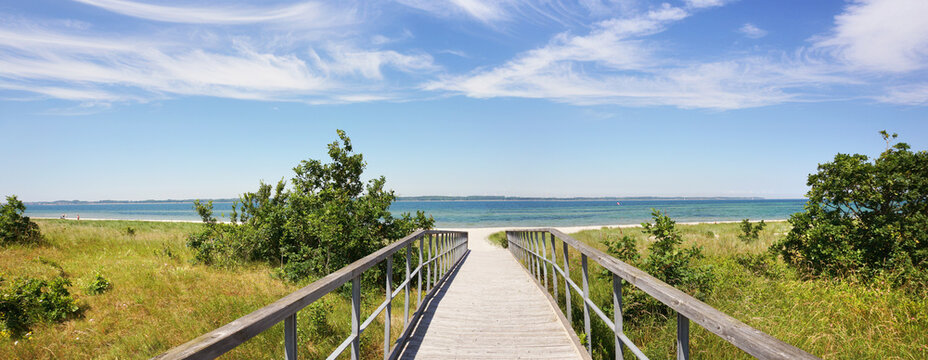 Ostsee mit Naturschutzgebiet - Aschau Strandbr&uuml;cke bei Eckernf&ouml;rde