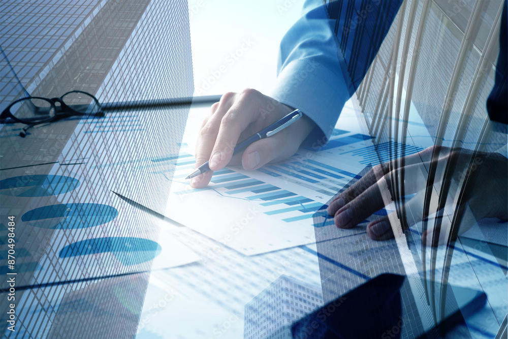 Aufkleber Successful business and marketing strategy. Manager developing innovative solution. Analyst analyzing business reports. Many reports and buildings.