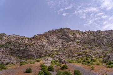 Fototapeta premium A mountain range with a clear blue sky