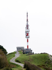 Obraz premium Communication tower on a hill with a path leading to it. Infrastructure and technology concept