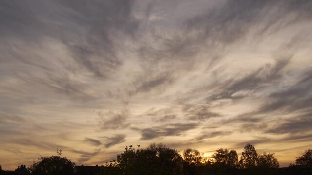 Federwolken &uuml;ber dem Ruhrgebiet, NRW - Zeitraffer, Timelapse