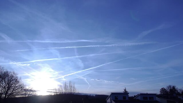 Chemtrails - Kondensstreifen &uuml;ber dem Ruhrgebiet, NRW