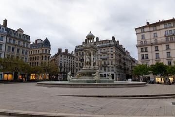 Obraz premium Lyon overlooking the Place de Jacobins with fountain in spring