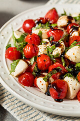 Healthy Tomato Basil Caprese Salad