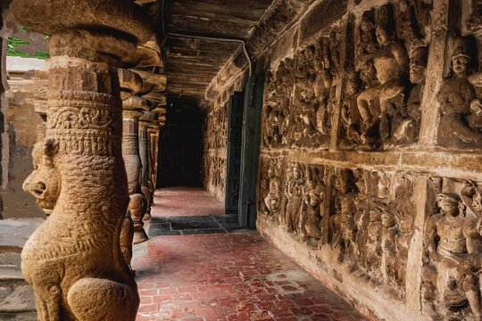 Thiru Parameswara Vinnagaram or Vaikunta Perumal Temple is a temple dedicated to Vishnu, located in Kanchipuram in the South Indian state of Tamil Nadu - One of the best archeological sites in India	