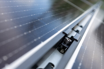  Konstrukcja naziemna instalacja fotowoltaiczna, odnawialne źródła energii, energia ze słońca, panele. © MR. Stanek