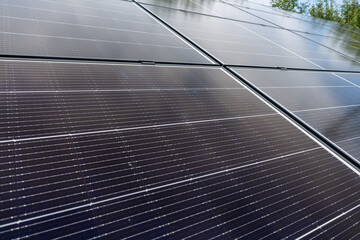 Konstrukcja naziemna instalacja fotowoltaiczna, odnawialne źródła energii, energia ze słońca, panele. © MR. Stanek