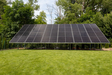  Konstrukcja naziemna instalacja fotowoltaiczna, odnawialne źródła energii, energia ze słońca, panele. © MR. Stanek