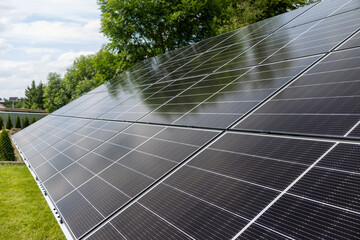 Konstrukcja naziemna instalacja fotowoltaiczna, odnawialne źródła energii, energia ze słońca, panele. © MR. Stanek