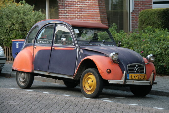 Alter Citro&euml;n 2CV in Holland