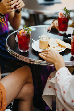 girlfriends with mint ice tea