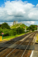 Fototapeta premium Unterwegs in der wunderschönen Landschaft von Dorset zum Corfe Castle und der Swanage Railway - Vereinigtes Königreich