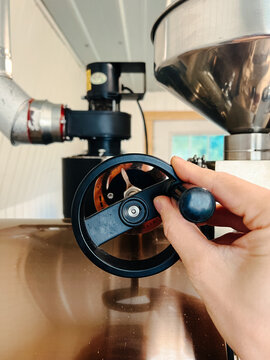 Adjusting airflow on coffee roaster
