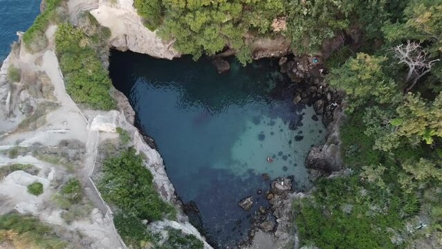 Sorrento, Regina Giovanna al tramonto. Mare, sole, estate e tanto relax visto dagli occhi di un drone DJI.