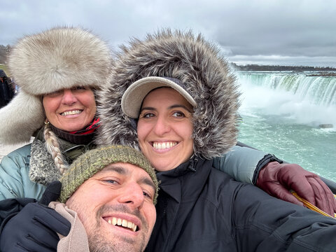 UGC family Niagara Falls happy selfie