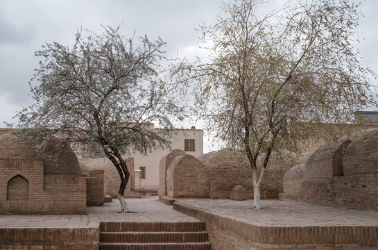 Serene Courtyard  Setting in a Traditional Middle Eastern Architec