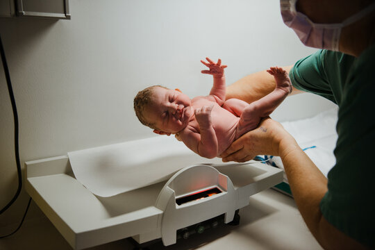 Post-birth baby weight check in