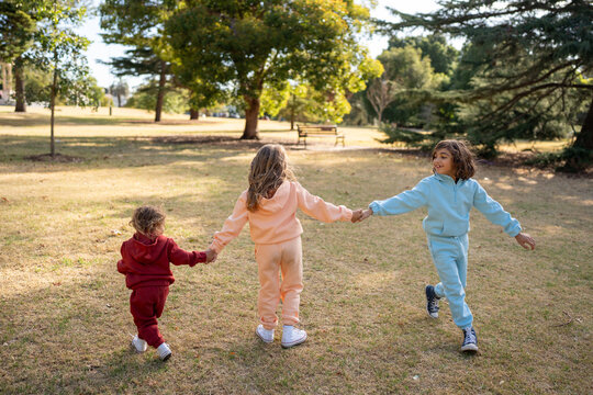 Kids playing in a parc with colourful tracksuit