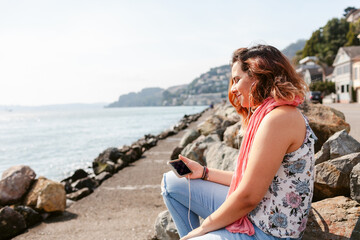 Traveler listening music