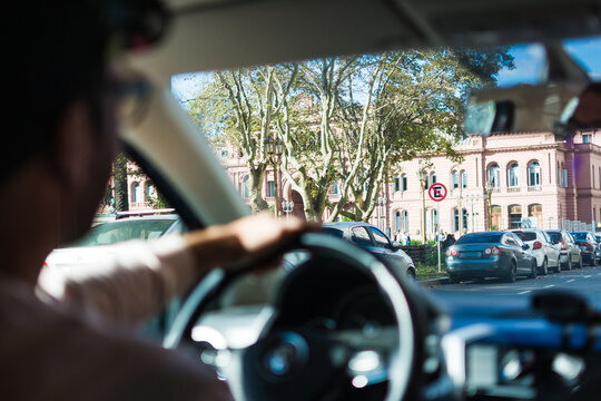 Turist driving down Casa Rosada