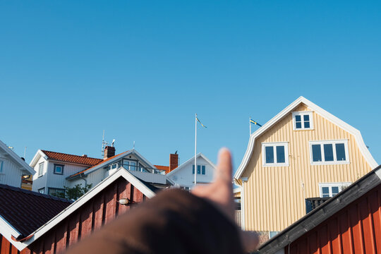 pointing out the Swedish flag 