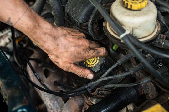 Regular Maintenance Of The Car Oil