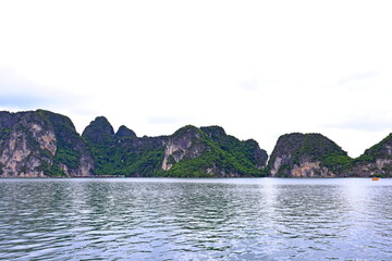 Ha Long Bay, limestone islands at Thanh pho Ha Long, Quang Ninh, Vietnam