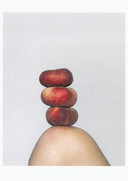 Saturn Peach on one knee